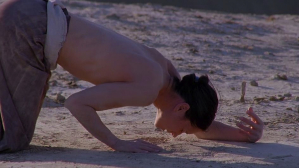 Skin against dust; screenshot from Prélude à la Mer.